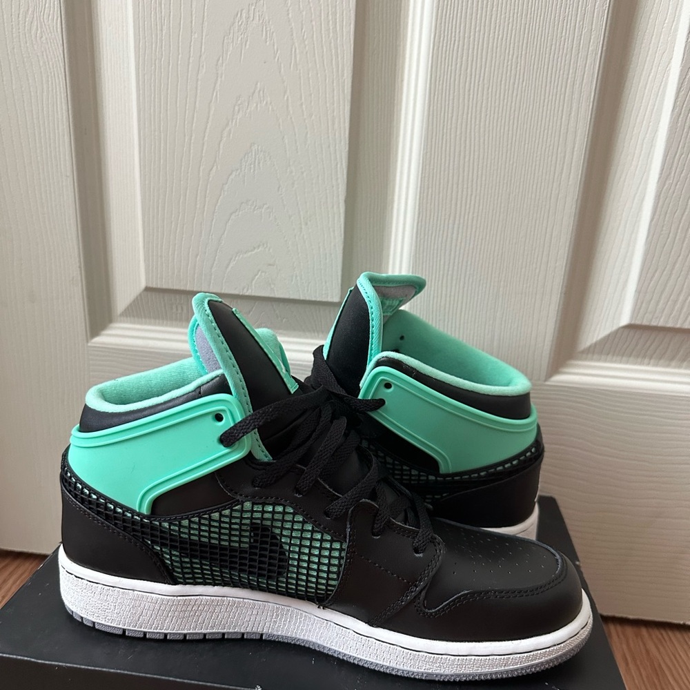 Air Jordan 1 Retro 89 “Green Glow” Sneakers